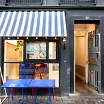 Stylish Flat On Lively Street In Downtown
