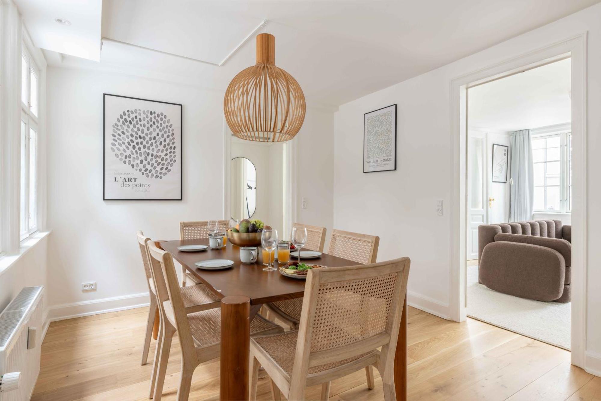 Apartment Stylish Flat On Lively Street In Downtown