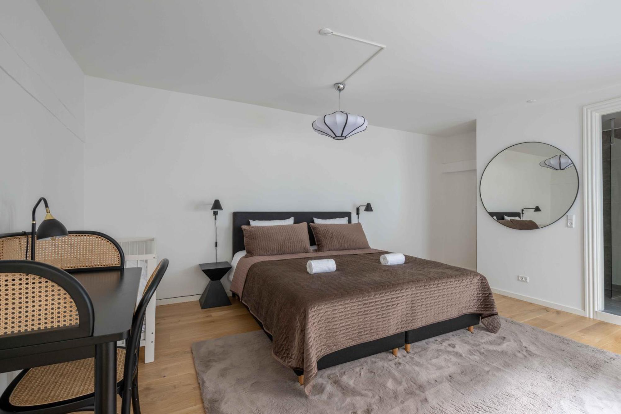Stylish Flat On Lively Street In Downtown Apartment