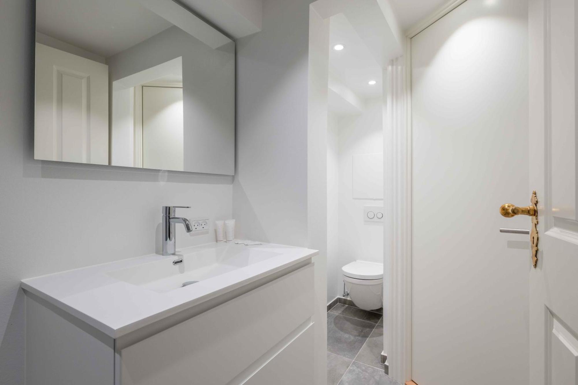 Apartment Stylish Flat On Lively Street In Downtown *