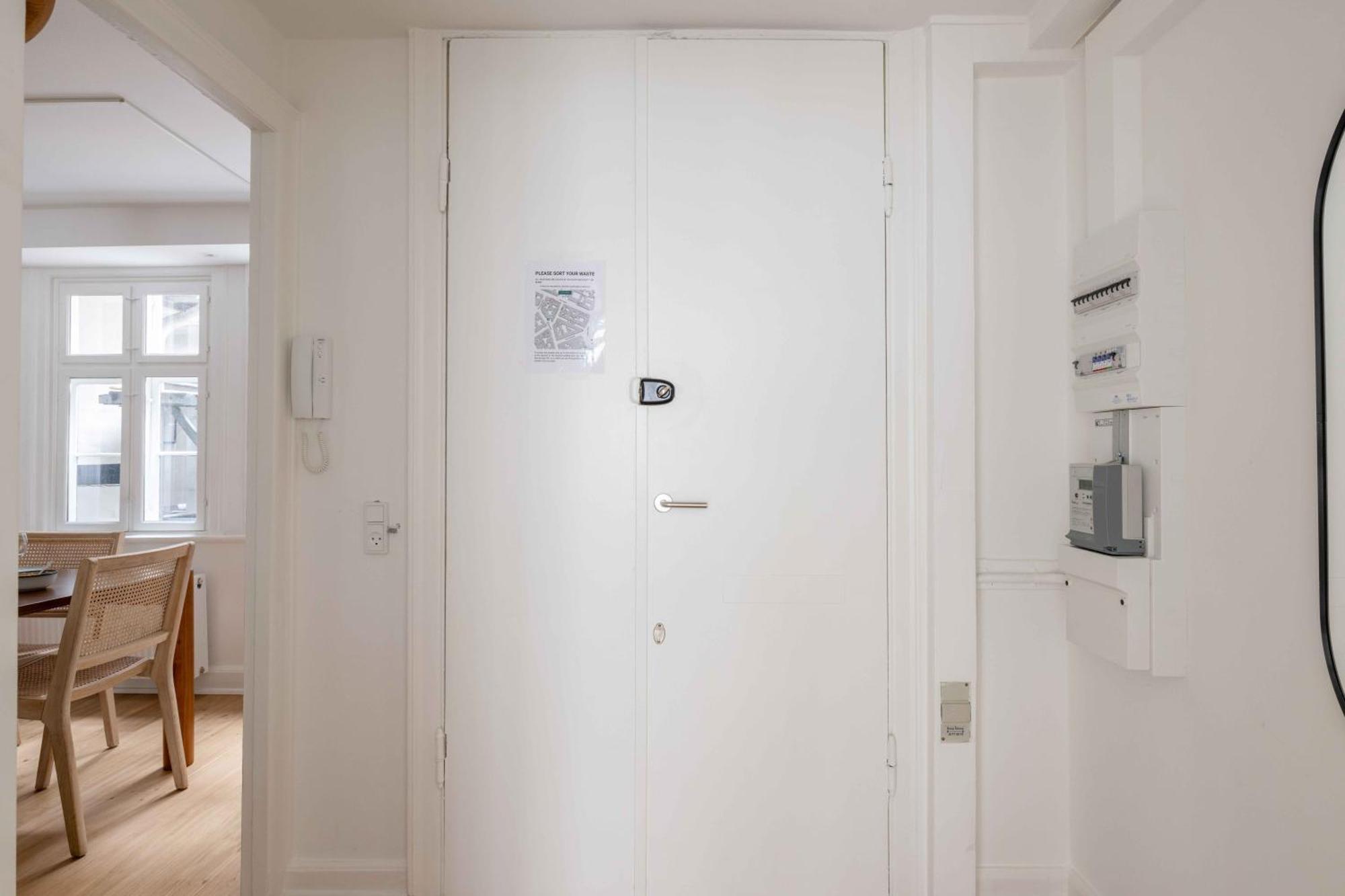 Apartment Stylish Flat On Lively Street In Downtown *