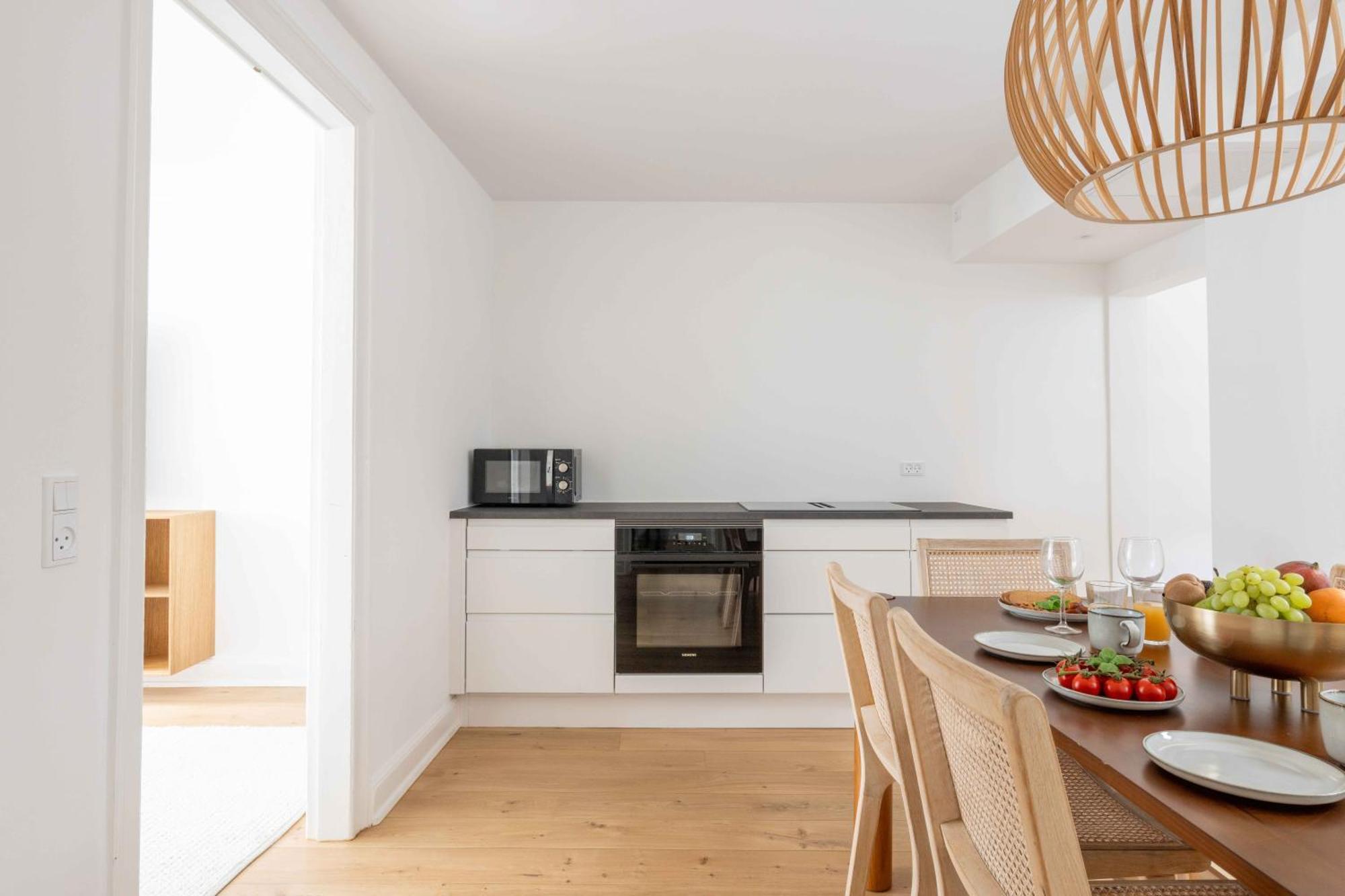 Apartment Stylish Flat On Lively Street In Downtown