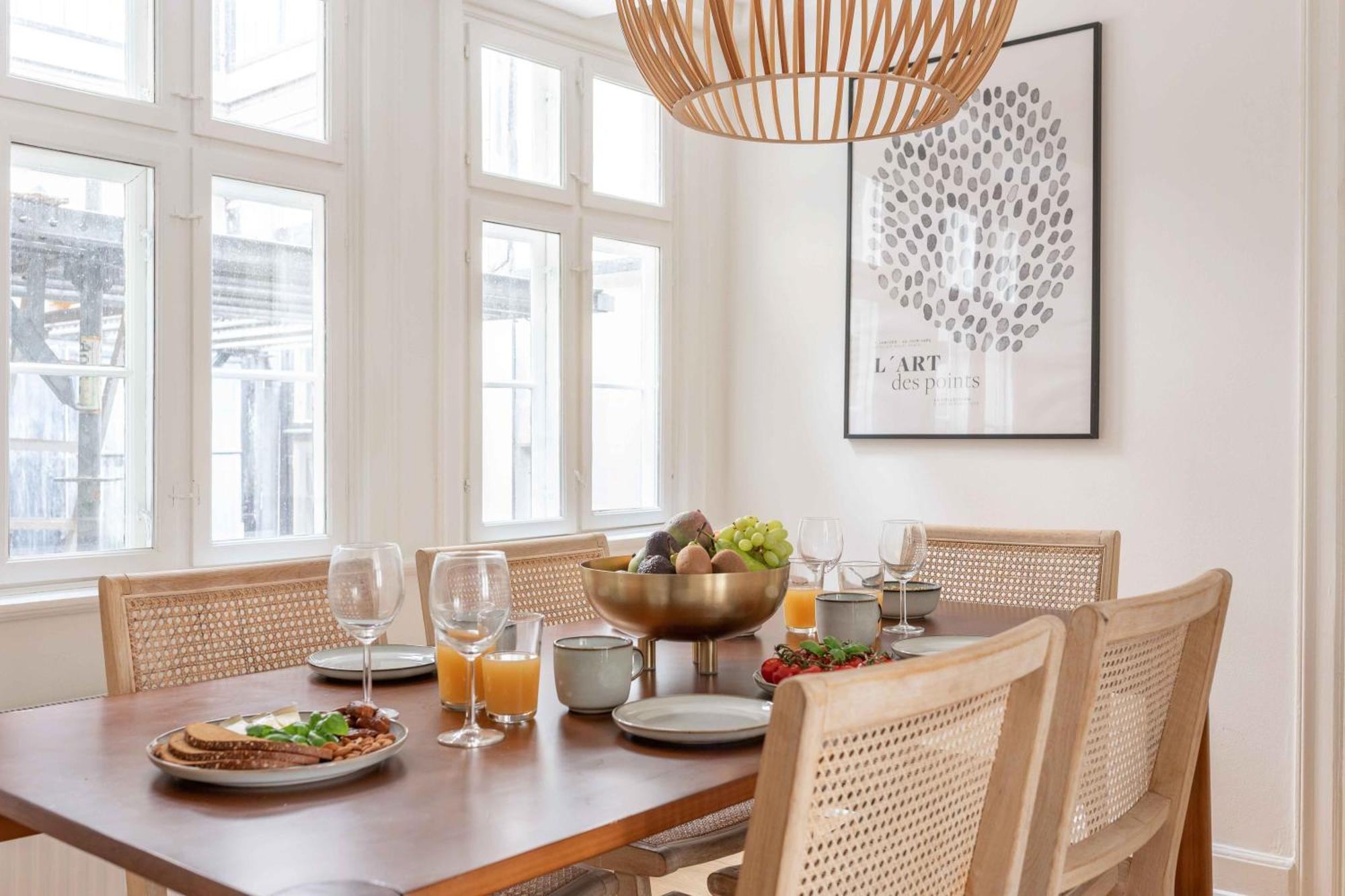 Stylish Flat On Lively Street In Downtown *