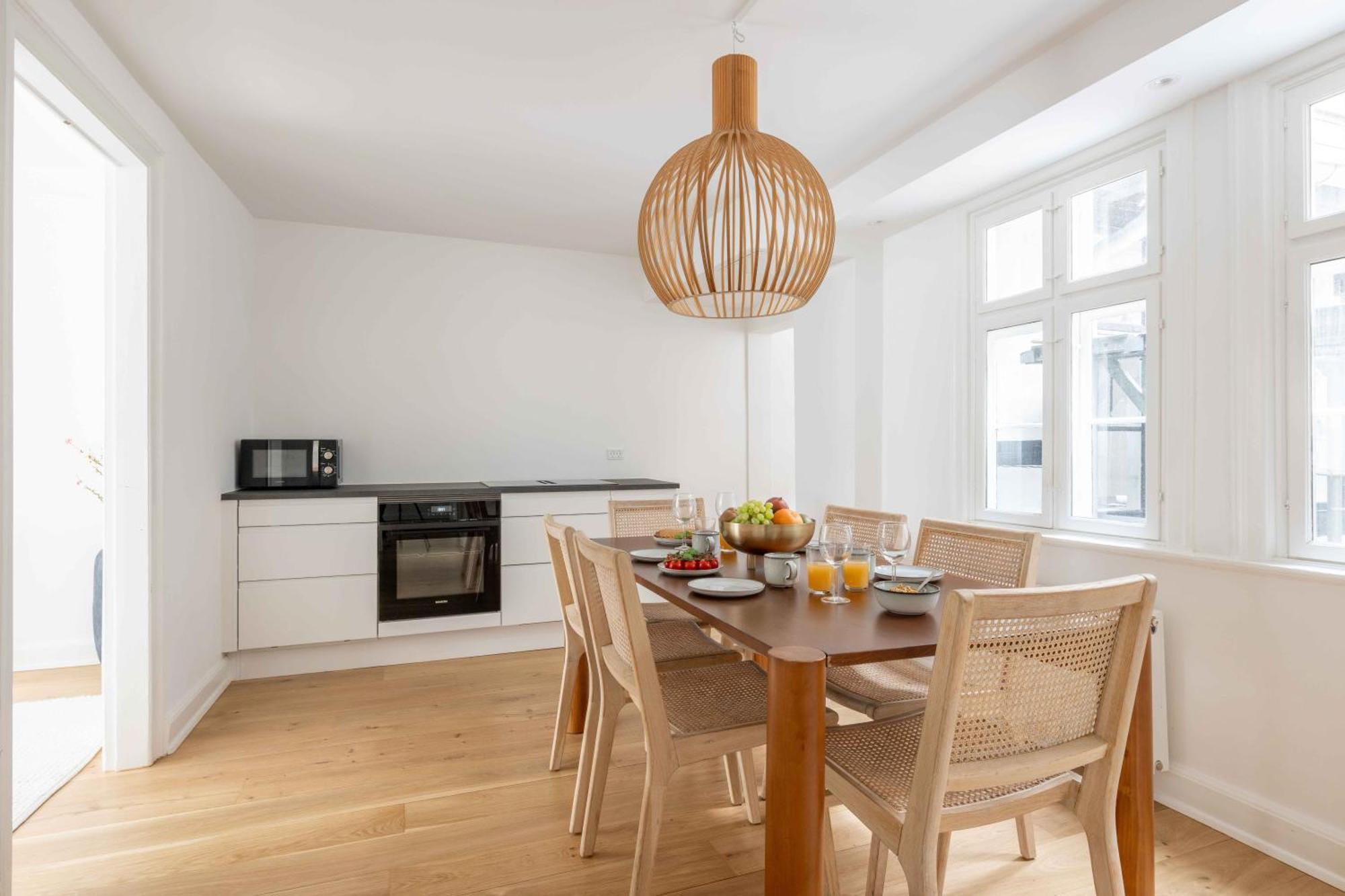 Stylish Flat On Lively Street In Downtown